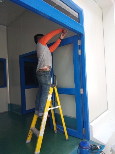 ติดตั้งประตูบานพับ