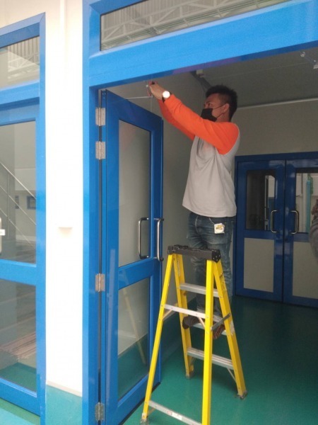 ซ่อมประตูบานพับ